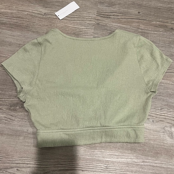 NWT American Eagle crop top - Picture 2 of 3